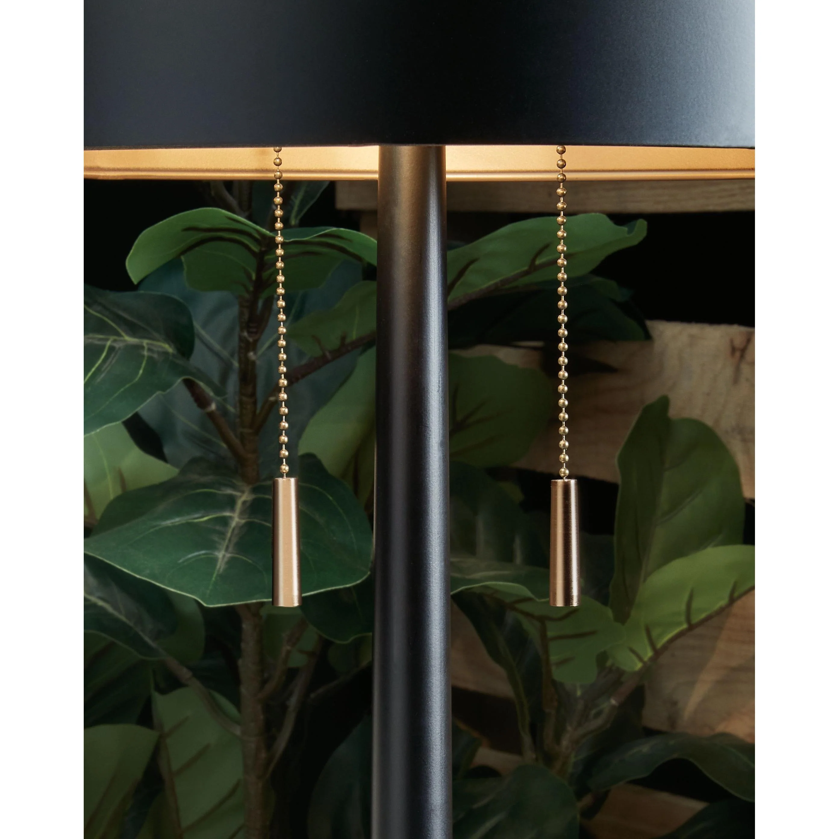 Amadell - Black/gold Finish - Metal Table Lamp (1/cn) - Image 7