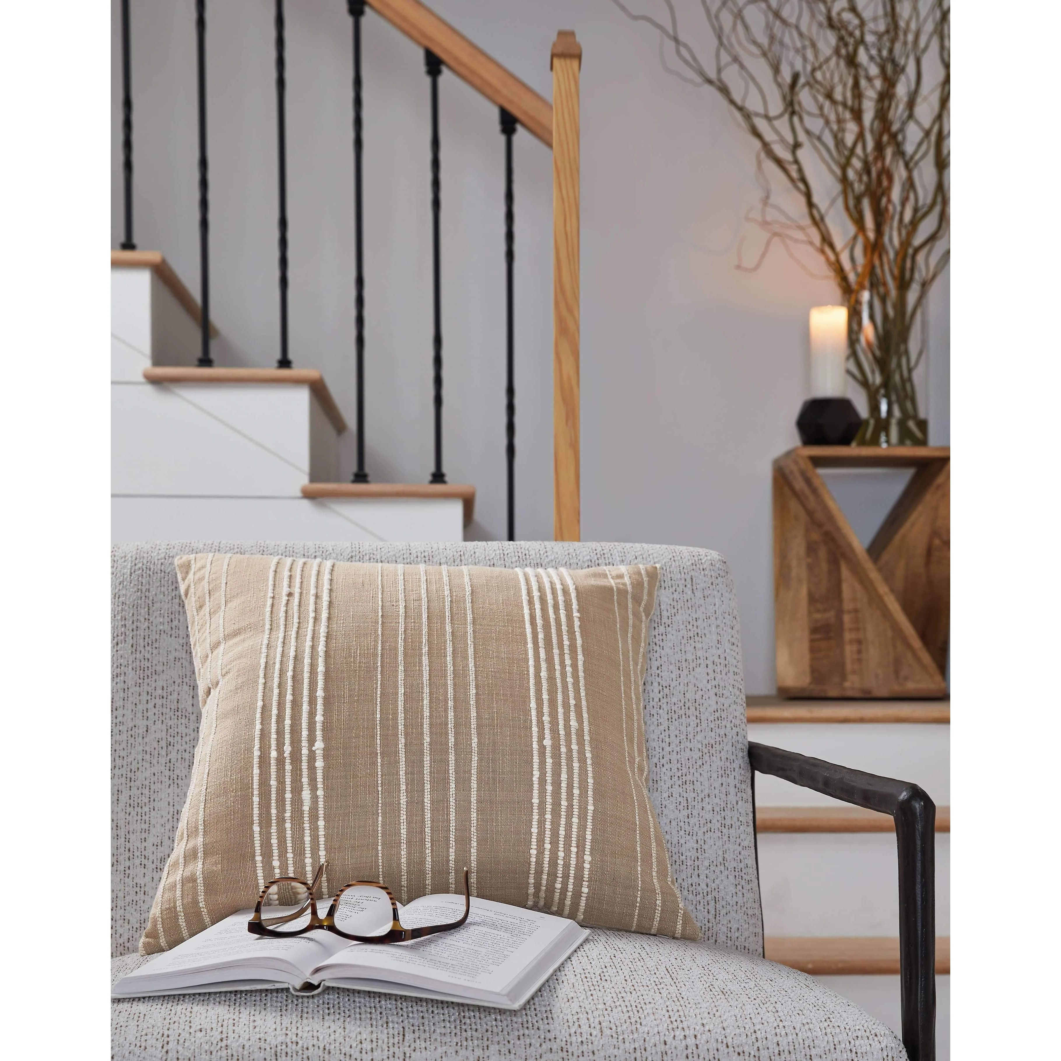Benbert - Tan/white - Pillow (4/cs) - Image 2