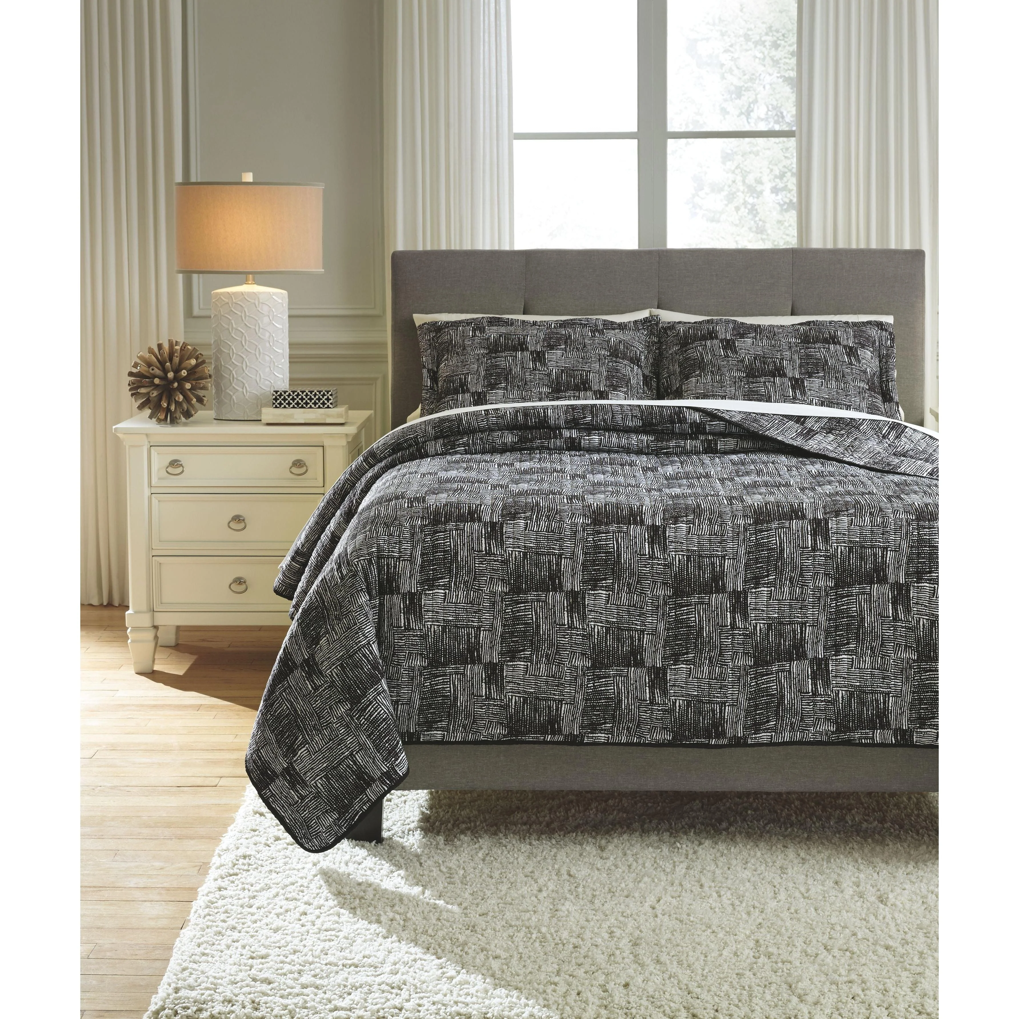 Jabesh - Black - Queen Quilt Set - Image 2
