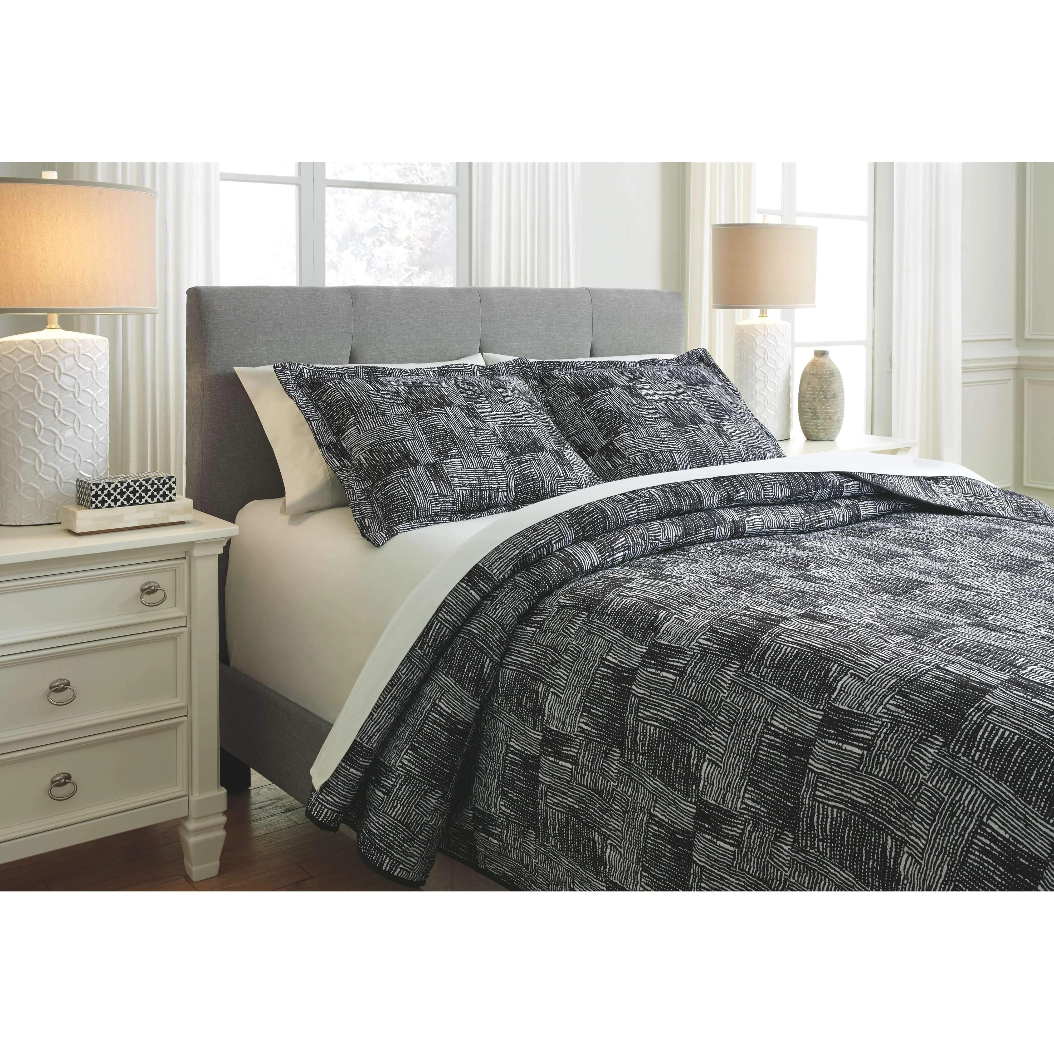 Jabesh - Black - Queen Quilt Set - Image 3