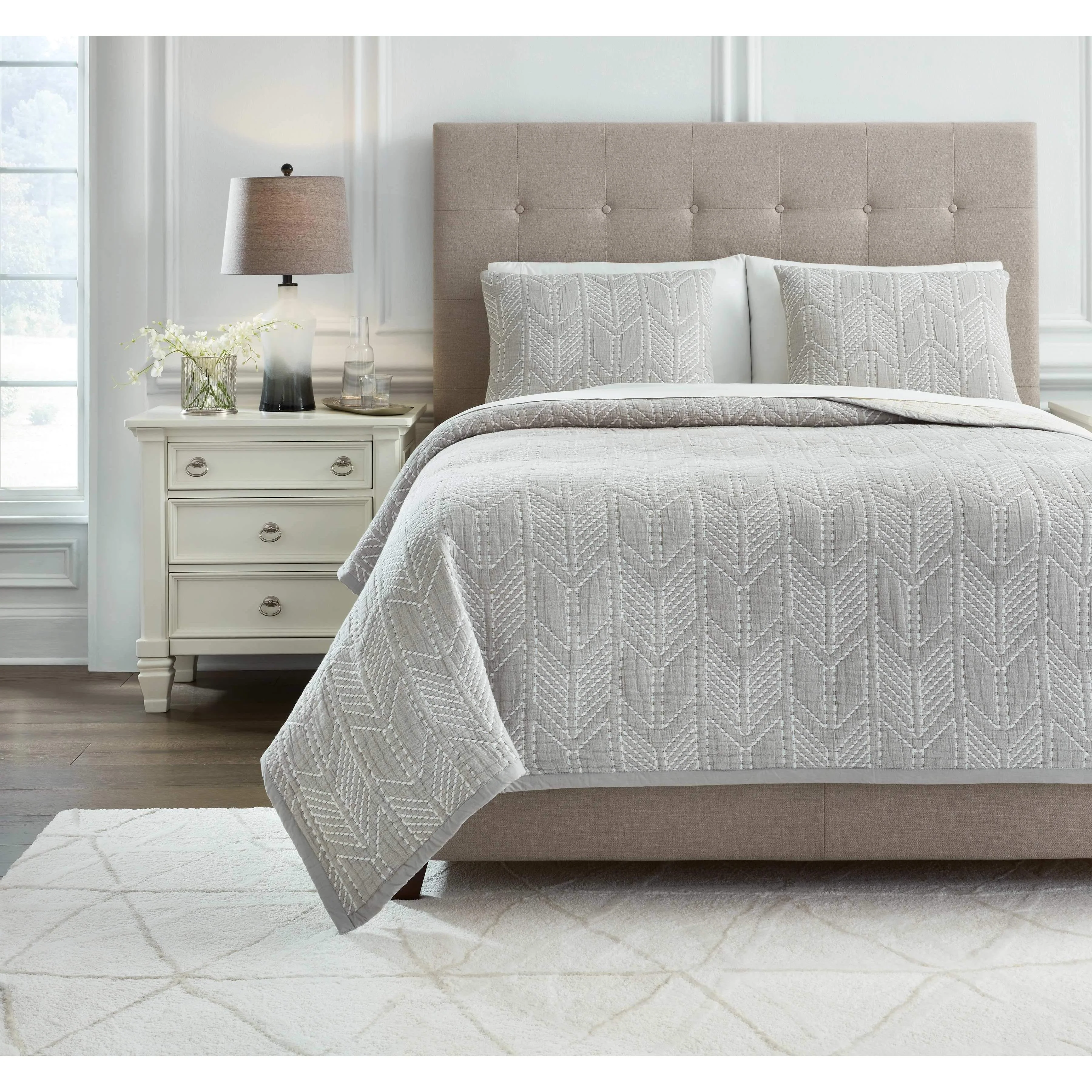 Jaxine - Gray/white/cream - Queen Coverlet Set - Image 2