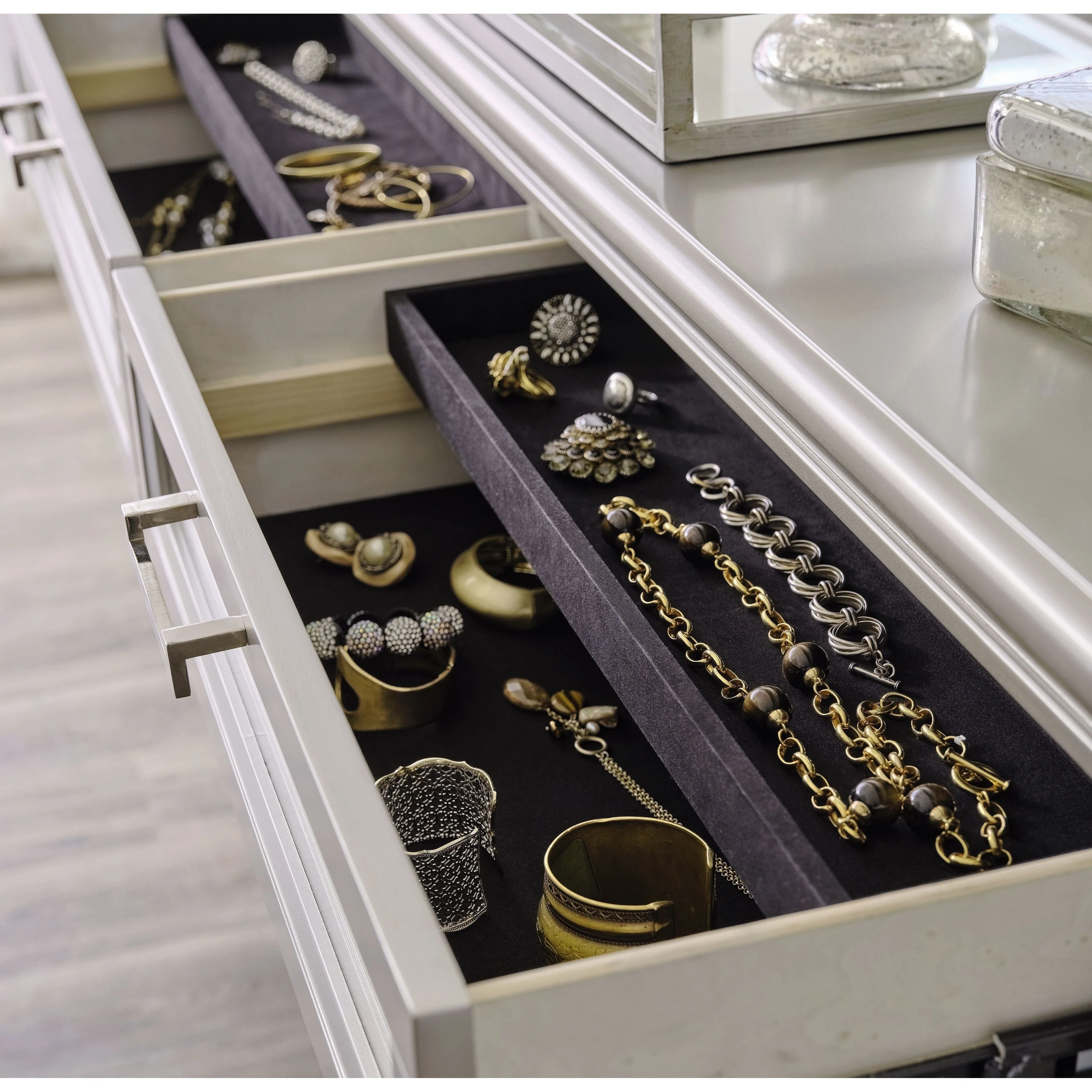 Lindenfield - Silver - Dresser - Image 6