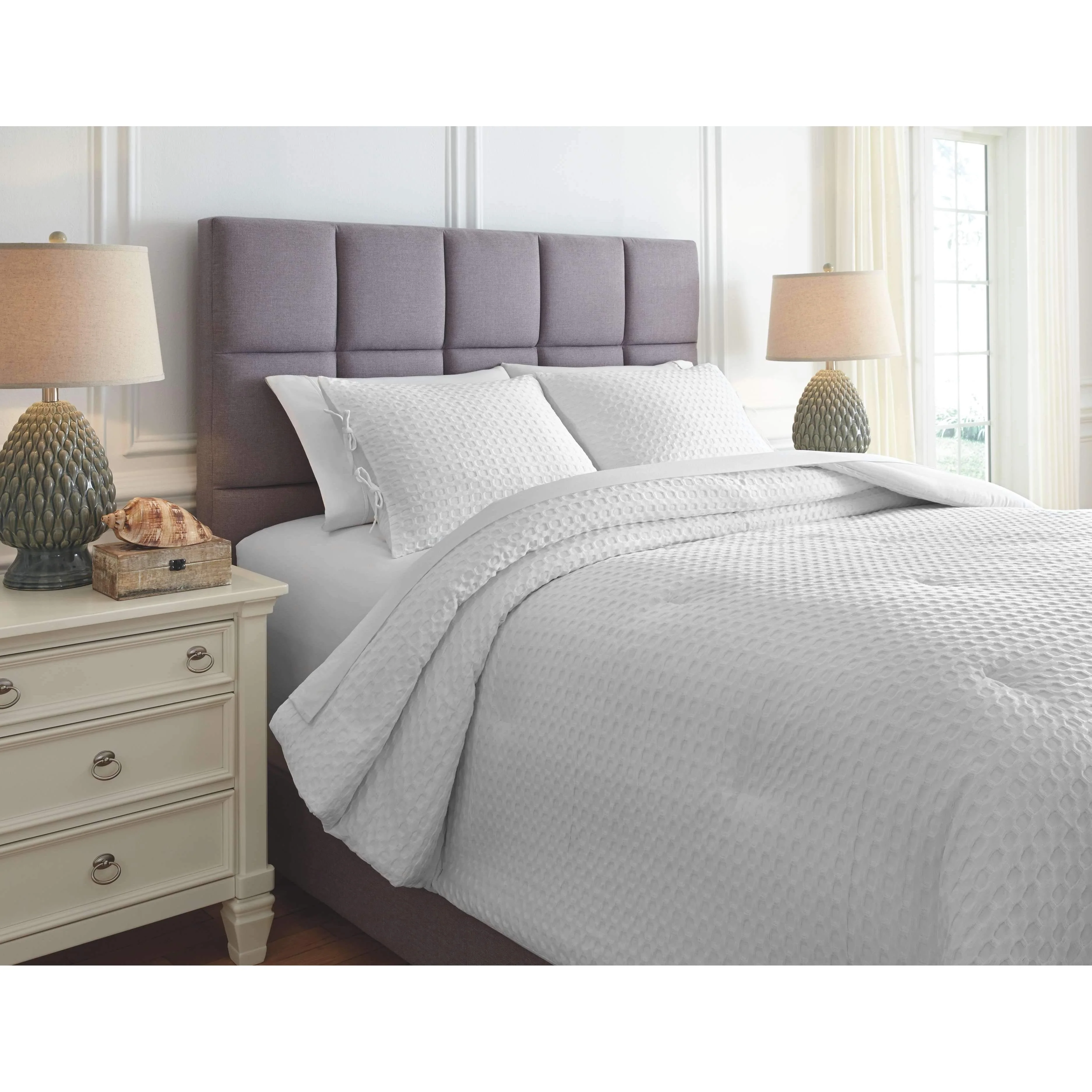 Maurilio - White - King Comforter Set - Image 3