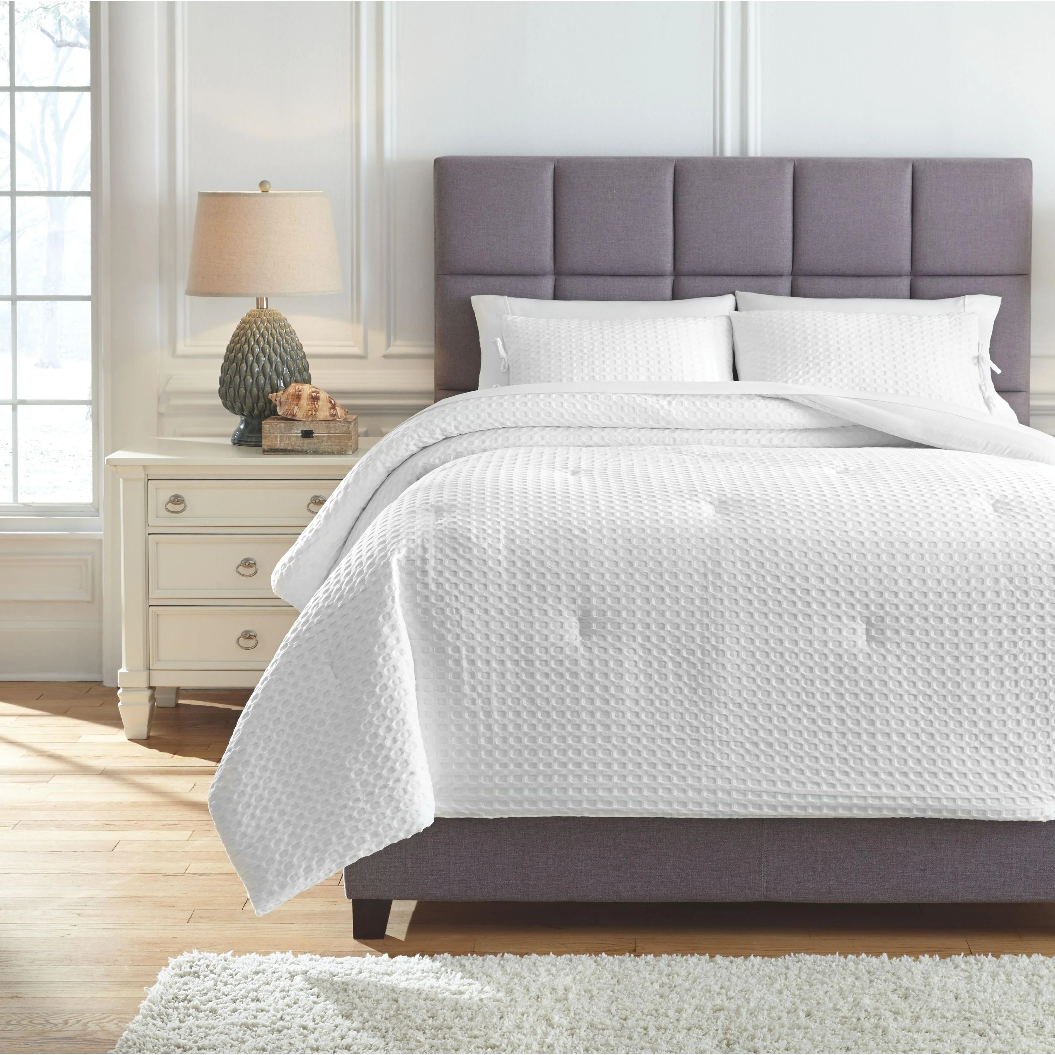 Maurilio - White - Queen Comforter Set - Image 2