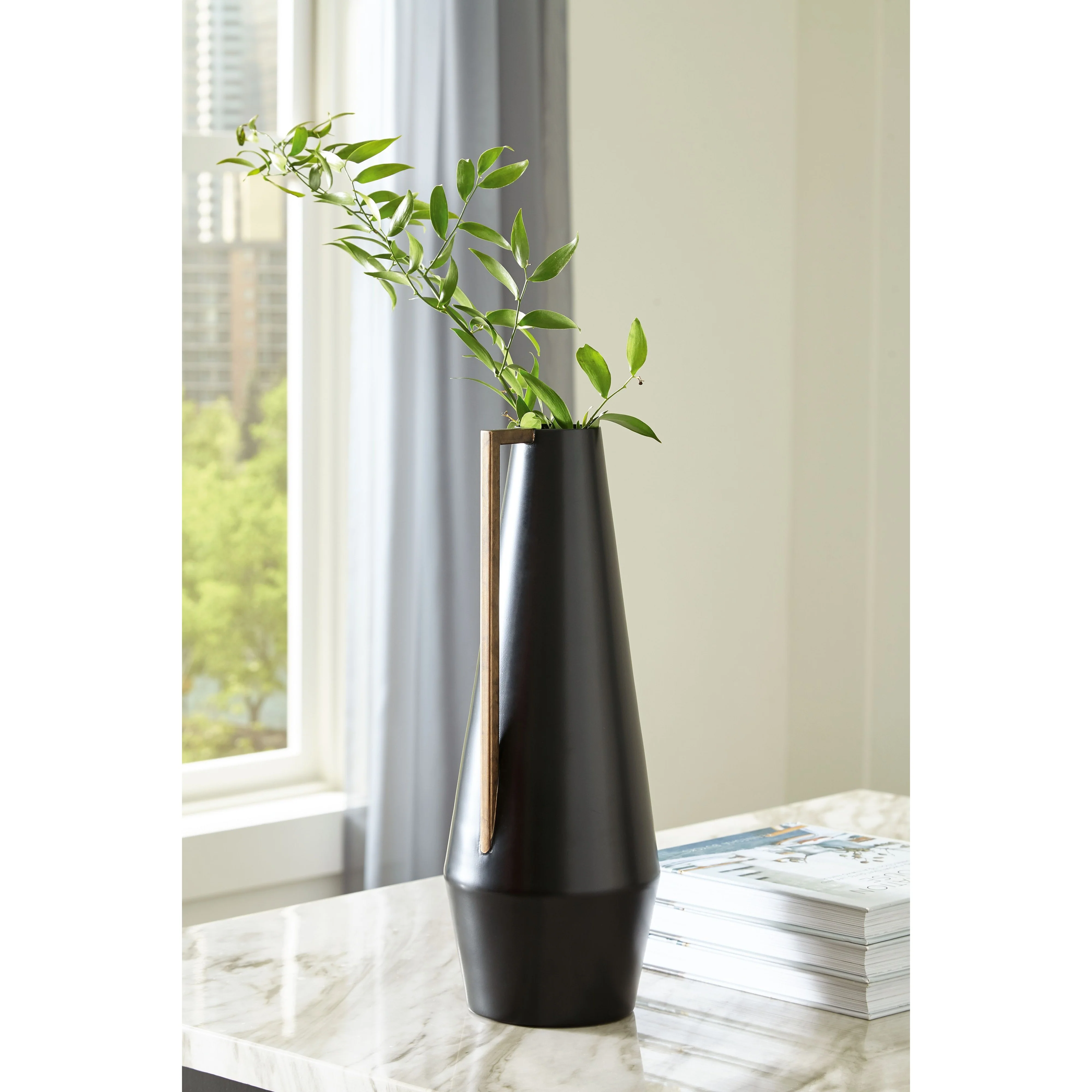 Pouderbell - Black/gold Finish - Vase - Small - Image 6