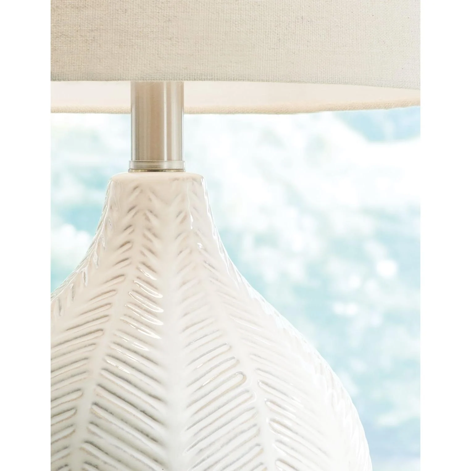 Rainermen - Off White - Ceramic Table Lamp (1/cn) - Image 3