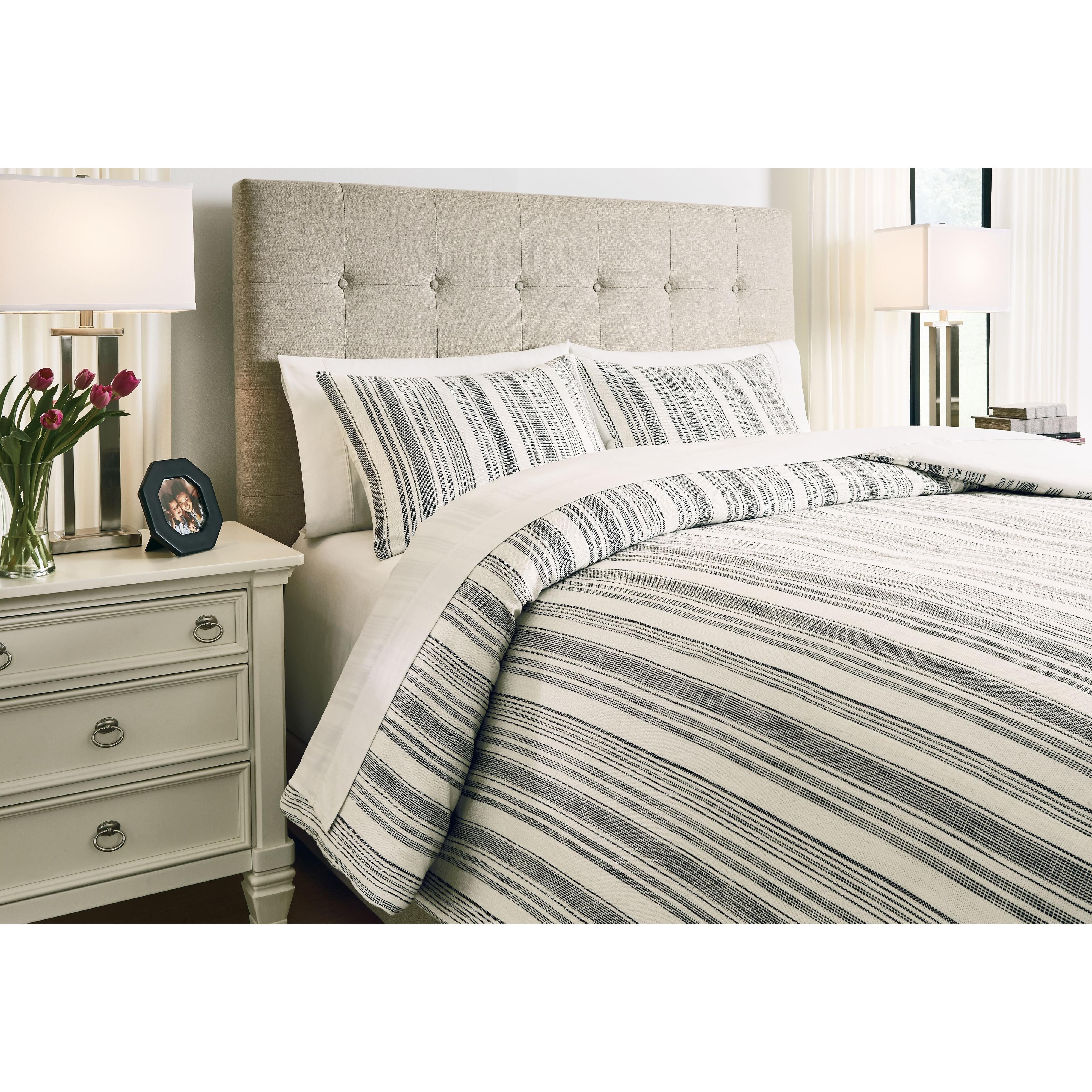 Reidler - Ivory/black - Queen Comforter Set - Image 3