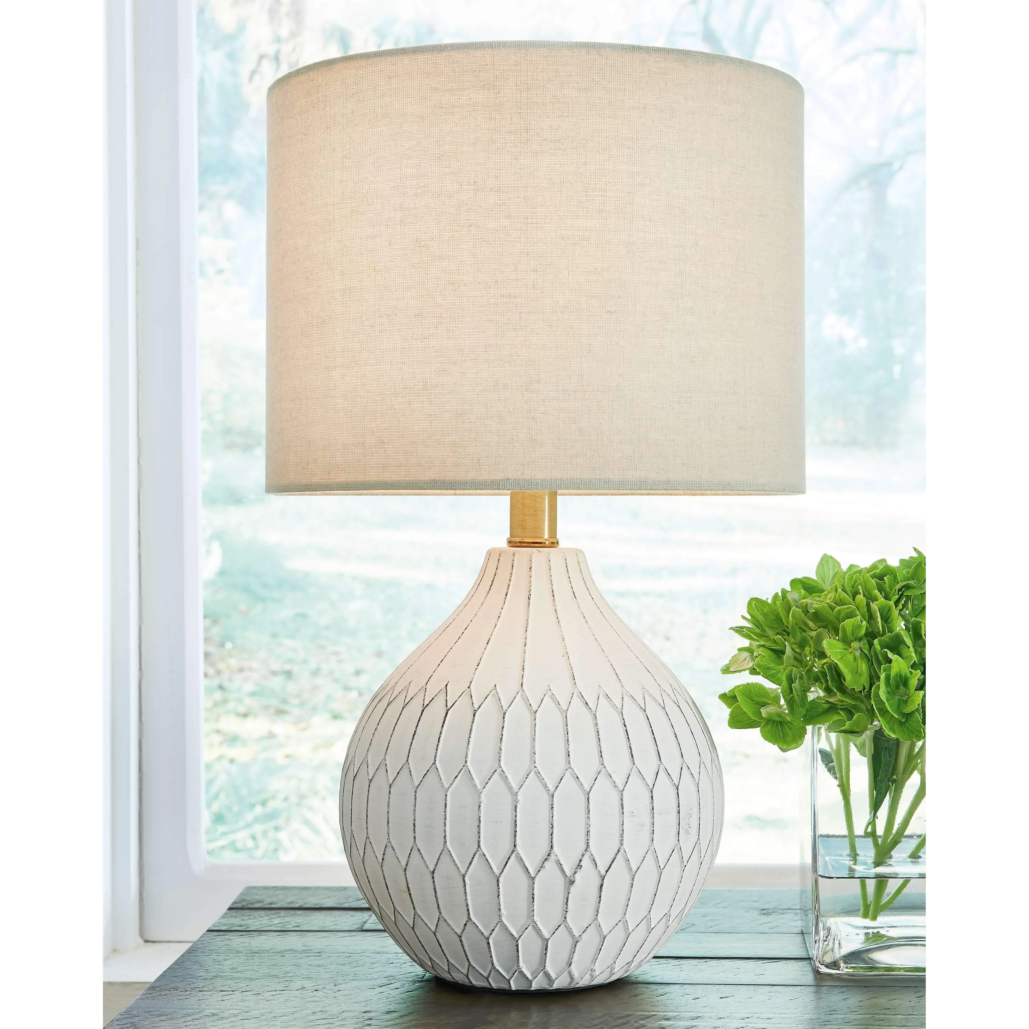 Wardmont - White - Ceramic Table Lamp (1/cn) - Image 2